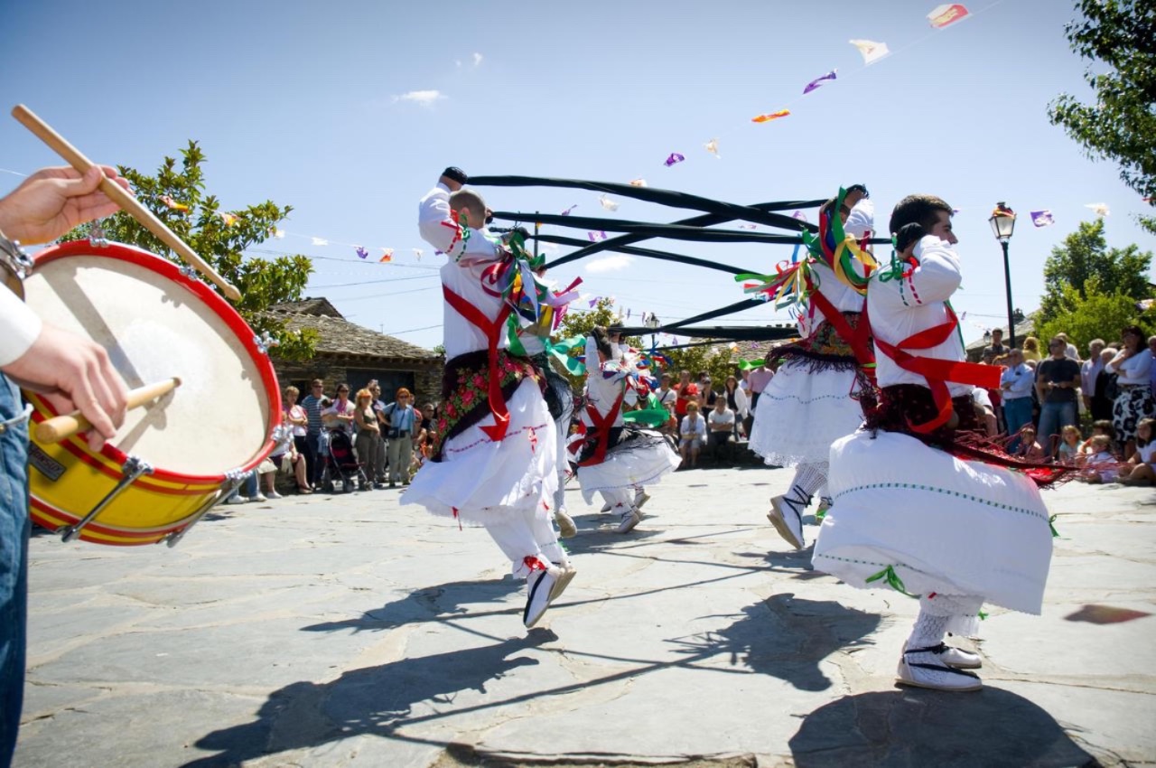 Los Danzantes de Majaelrayo